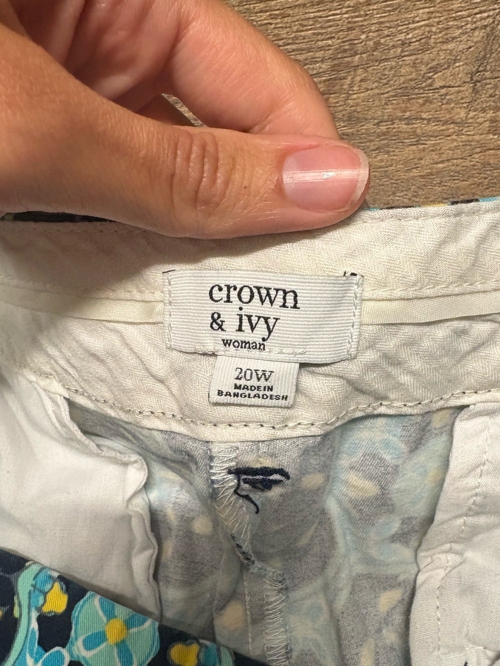 Crown & Ivy Cotton Blend Blue/Yellow Geometric Medallion Print Shorts Size 20W - Picture 2 of 4